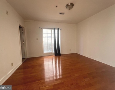 926 Race Street - Photo Thumbnail 7