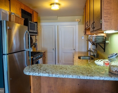 409 Price Street - Photo Thumbnail 9