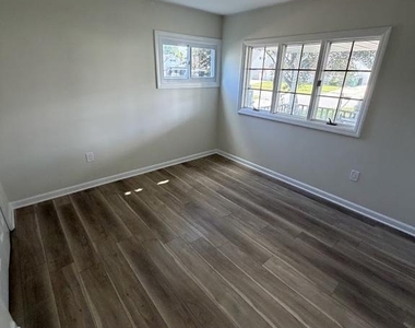 194 Kenwood Drive S - Photo Thumbnail 5