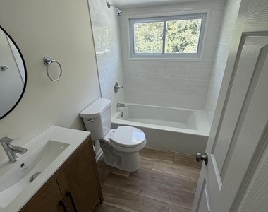 194 Kenwood Drive S - Photo Thumbnail 10
