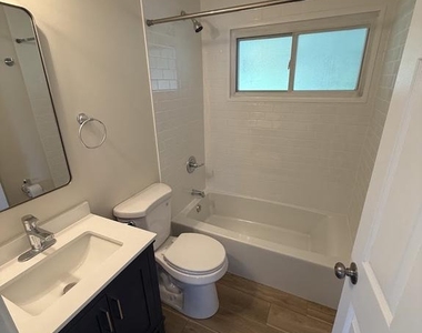 194 Kenwood Drive S - Photo Thumbnail 7