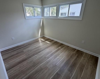194 Kenwood Drive S - Photo Thumbnail 6