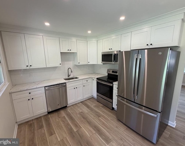 194 Kenwood Drive S - Photo Thumbnail 3