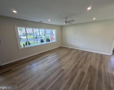 194 Kenwood Drive S - Photo Thumbnail 1