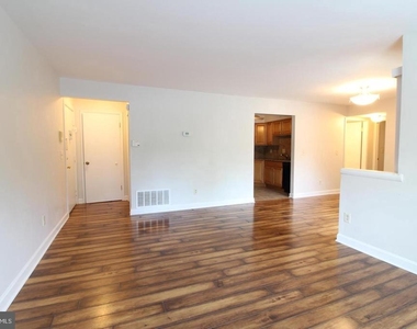 3123 Sayre Drive - Photo Thumbnail 2