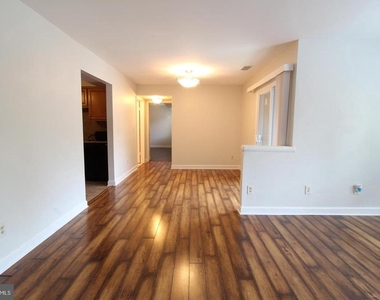 3123 Sayre Drive - Photo Thumbnail 3