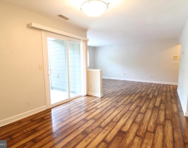 3123 Sayre Drive - Photo Thumbnail 4