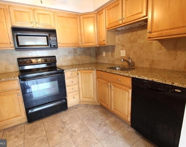 3123 Sayre Drive - Photo Thumbnail 8