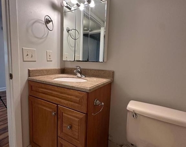 3123 Sayre Drive - Photo Thumbnail 14