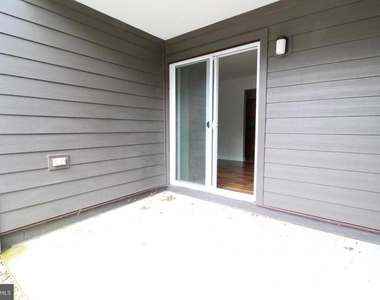 3123 Sayre Drive - Photo Thumbnail 7