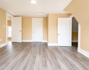 292 Spring Street - Photo Thumbnail 32