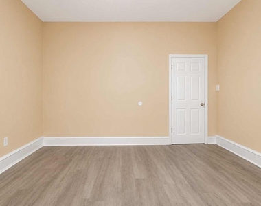 292 Spring Street - Photo Thumbnail 9