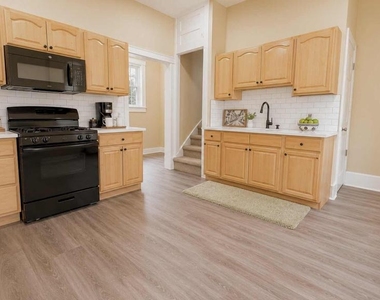 292 Spring Street - Photo Thumbnail 16