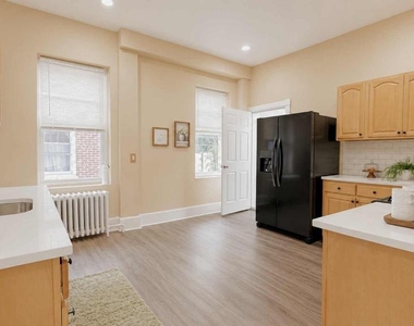 292 Spring Street - Photo Thumbnail 13