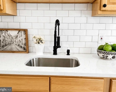 292 Spring Street - Photo Thumbnail 17