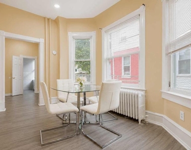 292 Spring Street - Photo Thumbnail 6