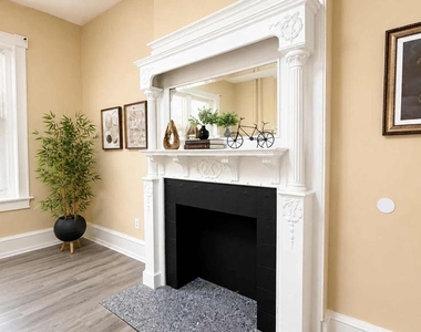 292 Spring Street - Photo Thumbnail 4
