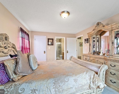55 Willow Court - Photo Thumbnail 12