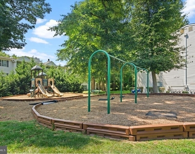 55 Willow Court - Photo Thumbnail 21