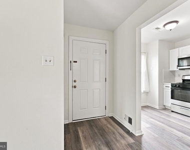 405 Atlanta Court - Photo Thumbnail 2