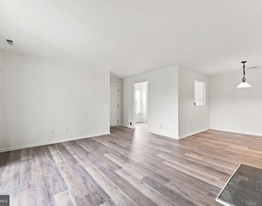 405 Atlanta Court - Photo Thumbnail 9