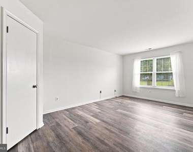 405 Atlanta Court - Photo Thumbnail 16