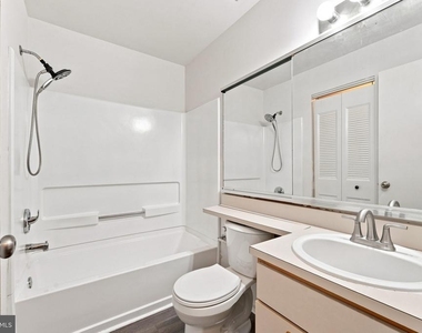 405 Atlanta Court - Photo Thumbnail 12