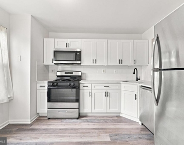 405 Atlanta Court - Photo Thumbnail 3