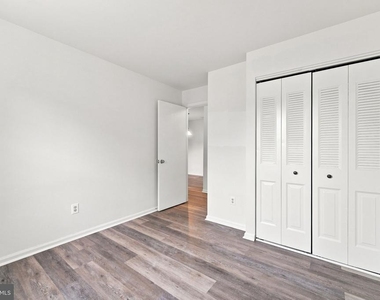 405 Atlanta Court - Photo Thumbnail 15