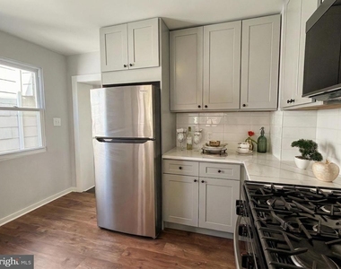230 Spring Street - Photo Thumbnail 11