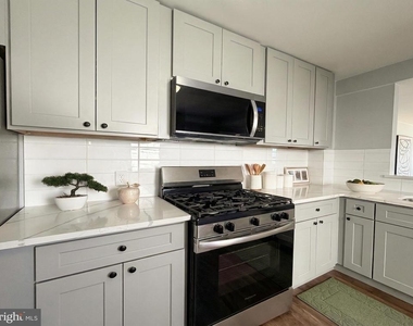 230 Spring Street - Photo Thumbnail 10