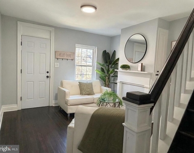 230 Spring Street - Photo Thumbnail 4