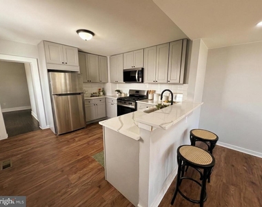 230 Spring Street - Photo Thumbnail 15