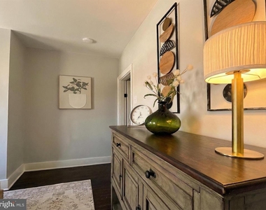 230 Spring Street - Photo Thumbnail 27