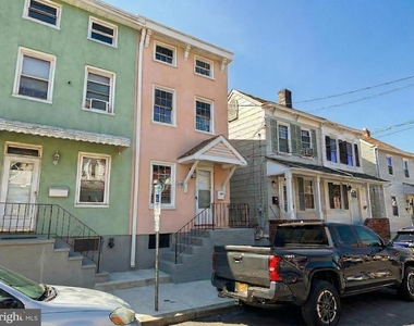 230 Spring Street - Photo Thumbnail 34