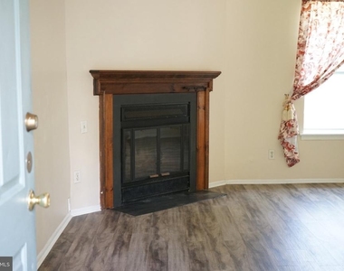 906 Roberts Lane - Photo Thumbnail 1