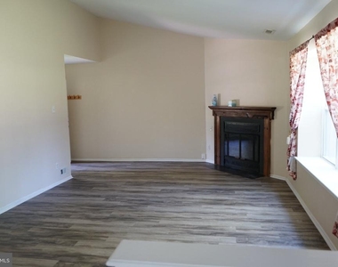 906 Roberts Lane - Photo Thumbnail 3