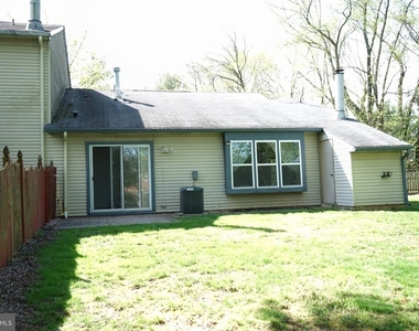 906 Roberts Lane - Photo Thumbnail 5