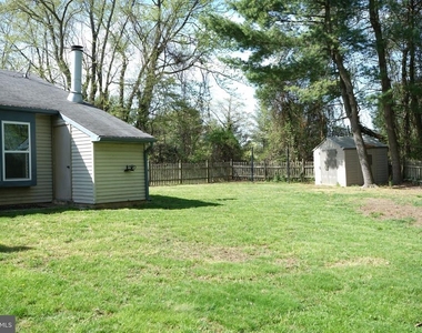 906 Roberts Lane - Photo Thumbnail 6