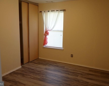 906 Roberts Lane - Photo Thumbnail 7