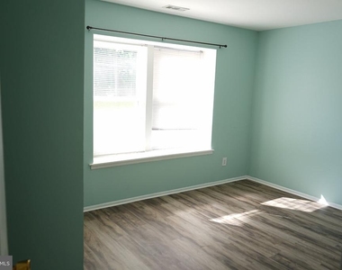 906 Roberts Lane - Photo Thumbnail 8
