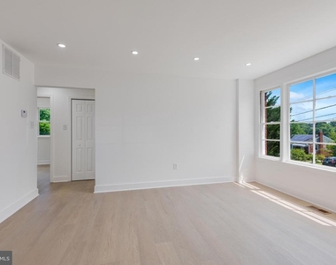 4910 66th Avenue - Photo Thumbnail 9