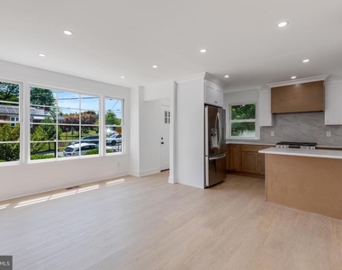 4910 66th Avenue - Photo Thumbnail 8