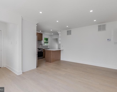 4910 66th Avenue - Photo Thumbnail 7