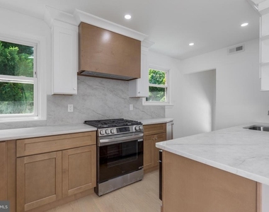4910 66th Avenue - Photo Thumbnail 3