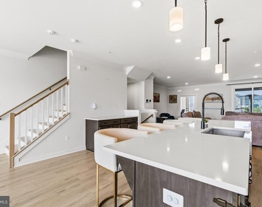 16007 Hyde Park Place - Photo Thumbnail 20