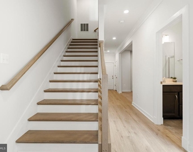 16007 Hyde Park Place - Photo Thumbnail 4