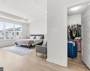 16007 Hyde Park Place - Photo Thumbnail 47