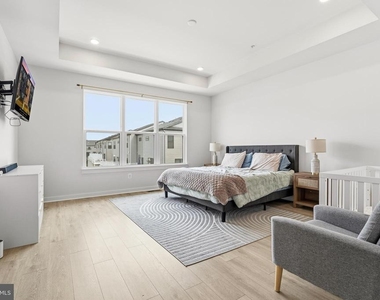16007 Hyde Park Place - Photo Thumbnail 45