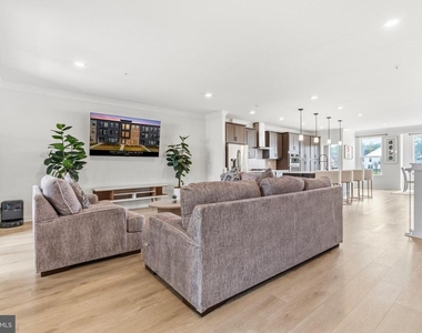 16007 Hyde Park Place - Photo Thumbnail 26